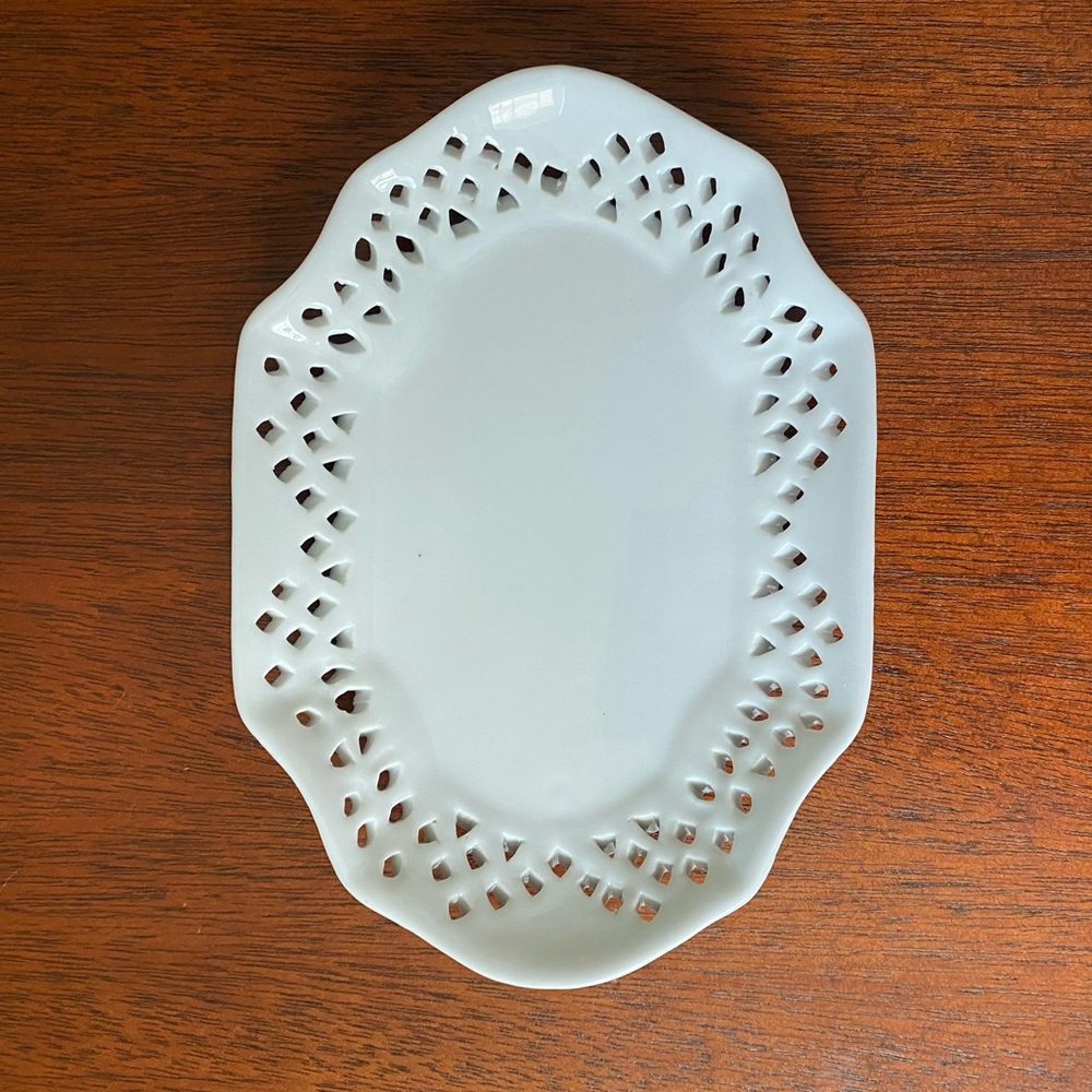 Vintage Porcelain Trinket Dish or Soap Dish or Decorative Dish etc 😊